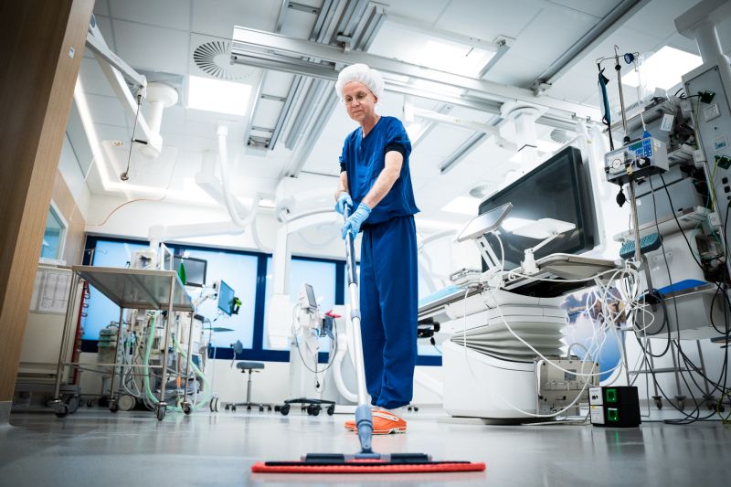schoonmaken in ziekenhuis